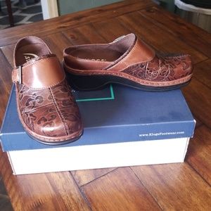 Klogs Austin brown Flower Tool shoes